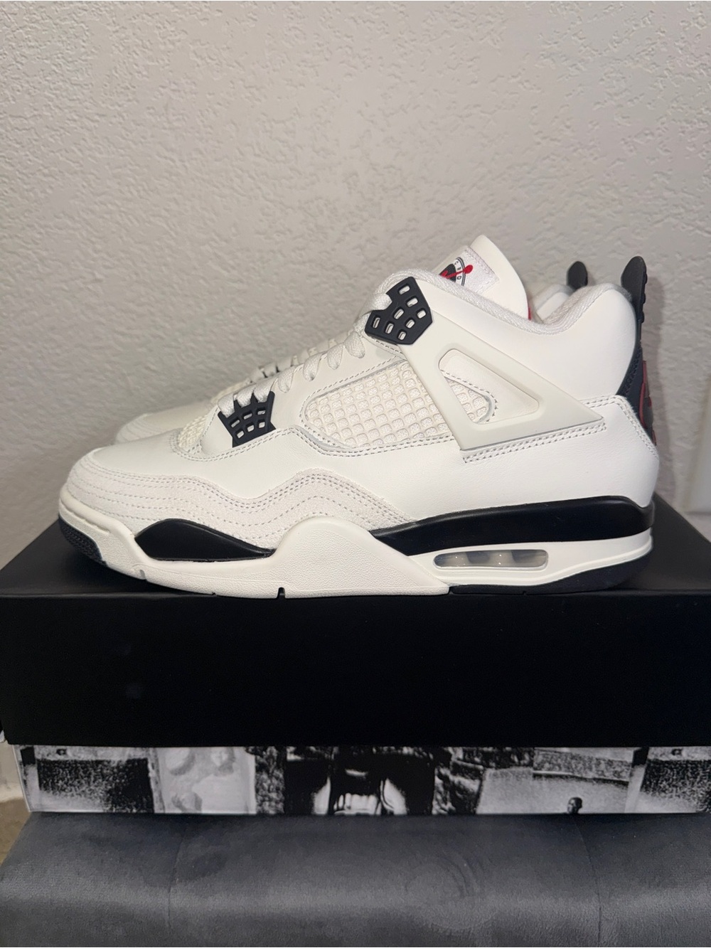 Jordan 4 White and Black Retro Flight Club - Picture 2 of 10